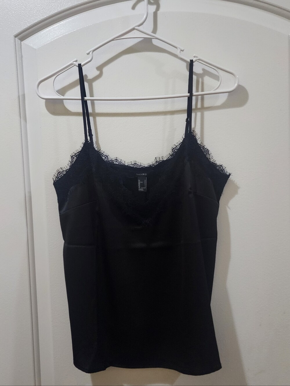 NWT Forever 21 Junior's Black Lace Detail Spaghetti Strap V-Neck Cami Small S